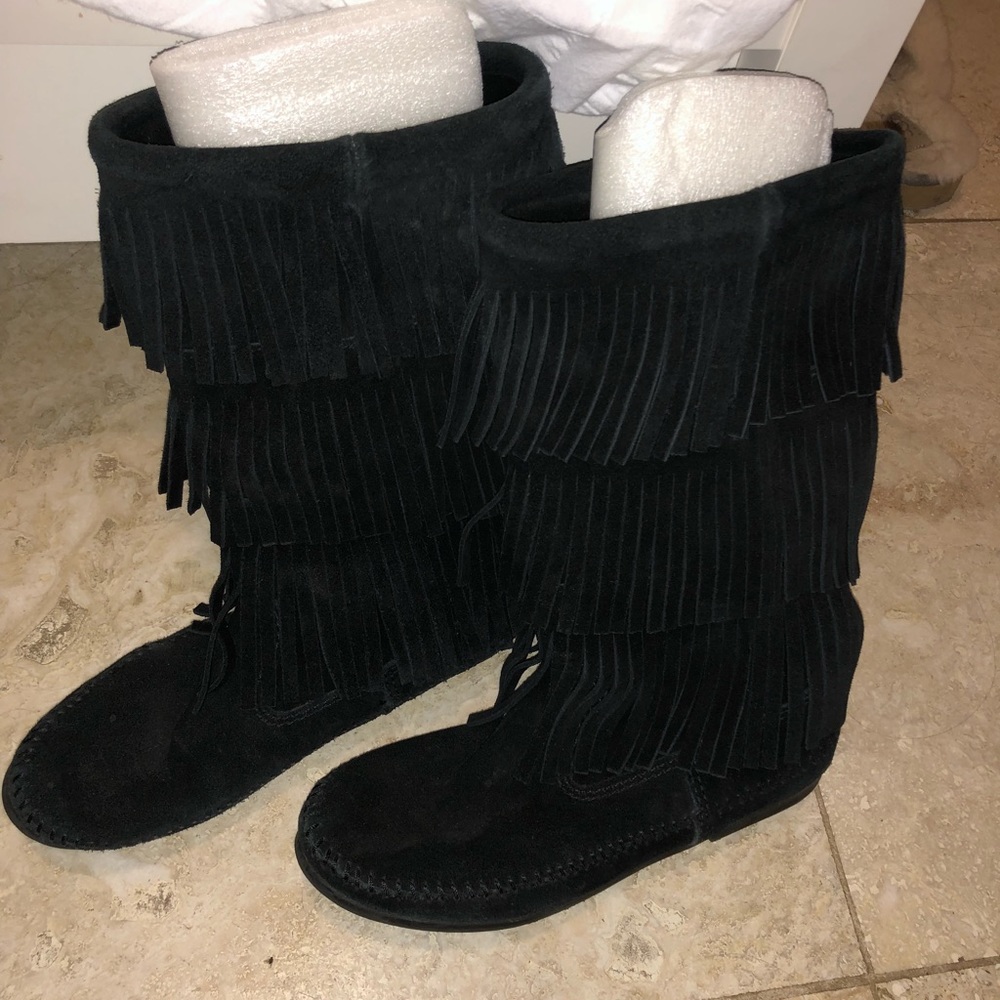 Minnetonka Three Layer Fringe Boots Black
